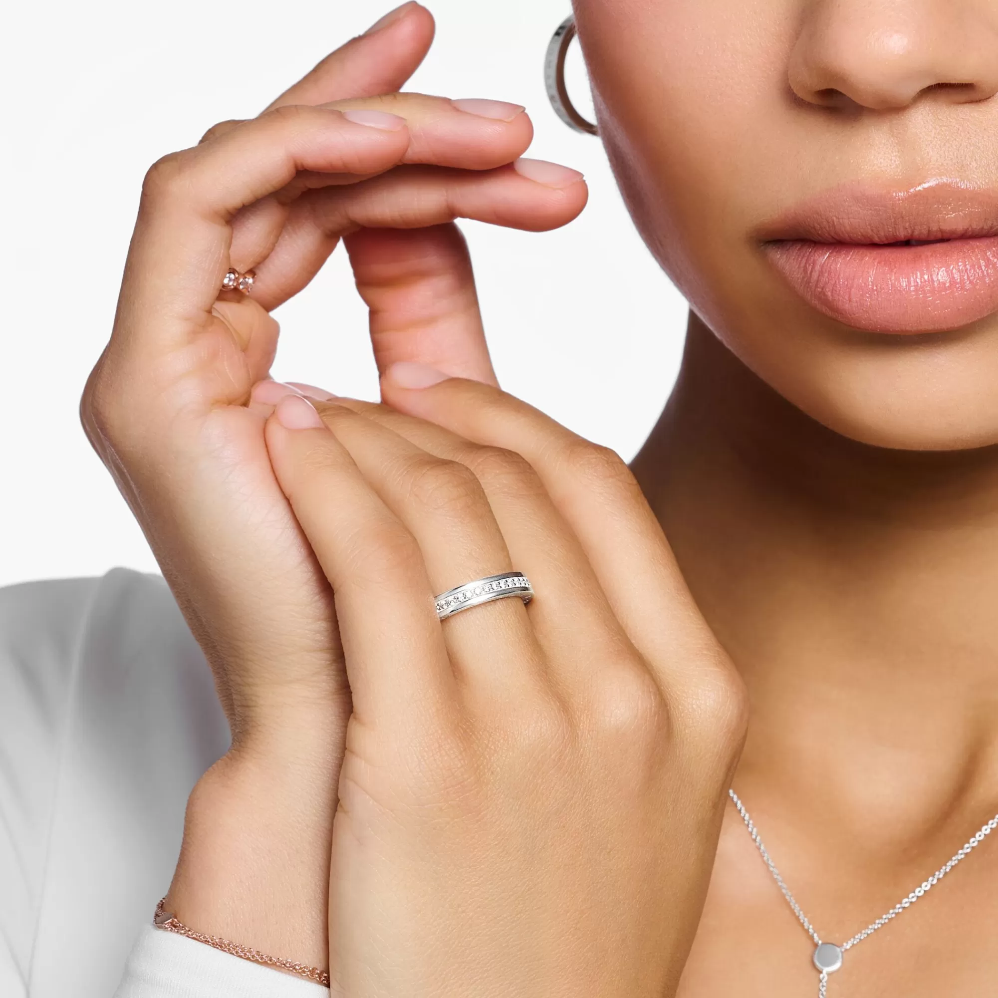 Fashion THOMAS SABO Ring mit weißen Steinen Pavé Silber